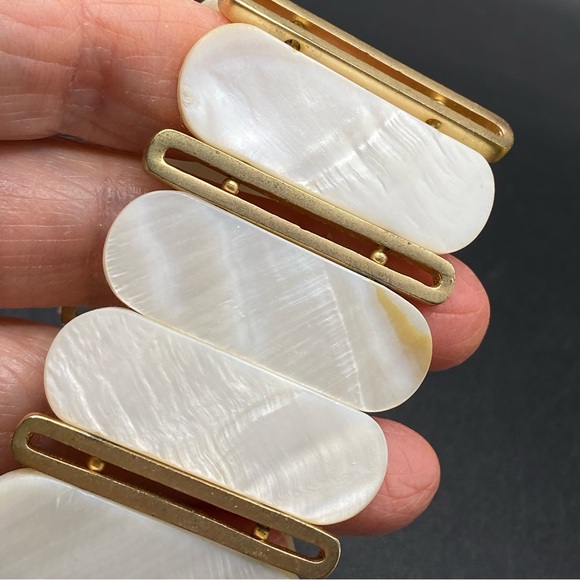 Mother Of Pearl Iridescent Shell Stretch Wide Bracelet Gold Trim - Picture 6 of 7